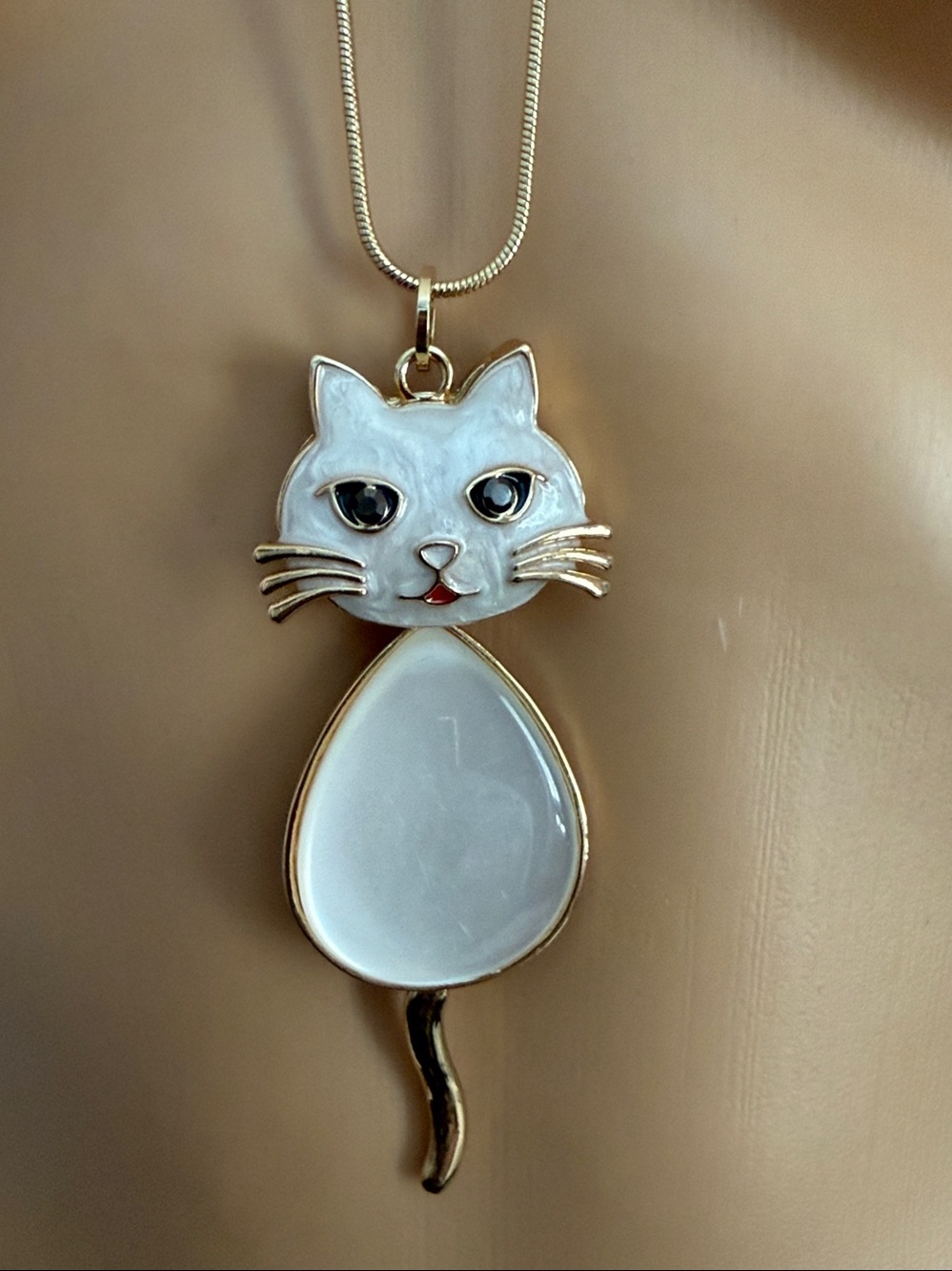New Natasha Gold Cat Pendant Necklace with Mother-of-Pearl - Picture 7 of 7